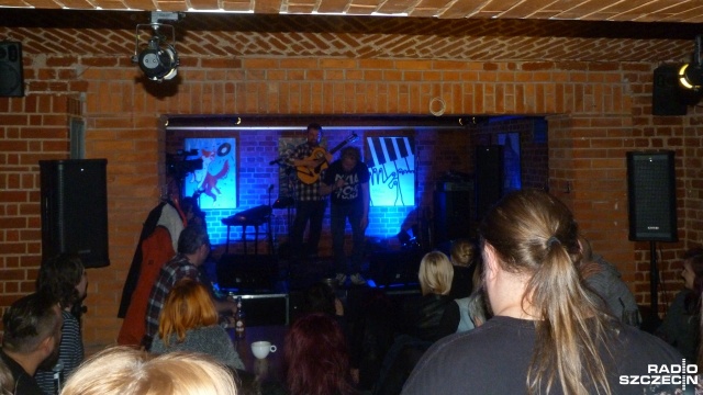 Charytatywny koncert pod hasłem Czy jest tu gdzieś człowiek, na rzecz spalonej stajni Karolewko, odbył się w niedzielę wieczorem w Szczecinie.