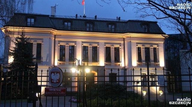 Na konsekwencje zamieszania z wyrokiem Trybunału Konstytucyjnego nie trzeba długo czekać. Władza sądownicza w Polsce już jest zablokowana - uważa konstytucjonalistka dr Bogna Baczyńska.