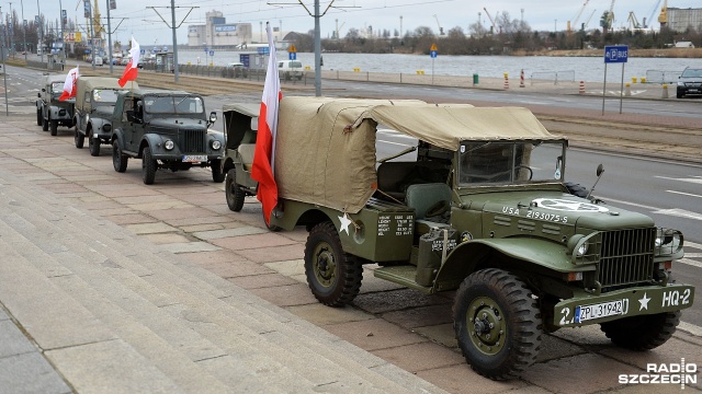 Konwój zabytkowych pojazdów militarnych ruszył do Kołobrzegu ze szczecińskich Wałów Chrobrego. W ten sposób rozpoczął się VI Rajd Zaślubin.