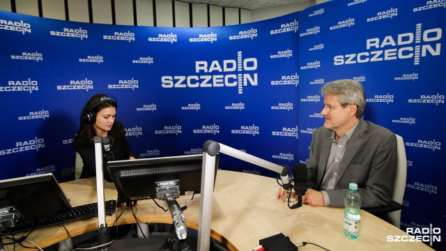 Pierwotnie szwedzki inwestor deklarował, że fronty i budynki w stanie deweloperskim będą gotowe do końca 2015 roku. Później była zmiana terminu na kwiecień tego roku, teraz Piotr Mync poinformował o kolejnej zmianie.