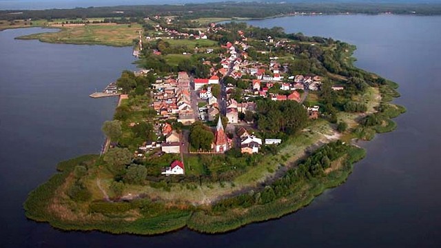 Według danych Ministerstwa Finansów dochód na jednego mieszkańca Nowego Warpna spadnie w 2016 roku z ubiegłorocznych 13 do 2 tysięcy złotych - informuje Gazeta Prawna.