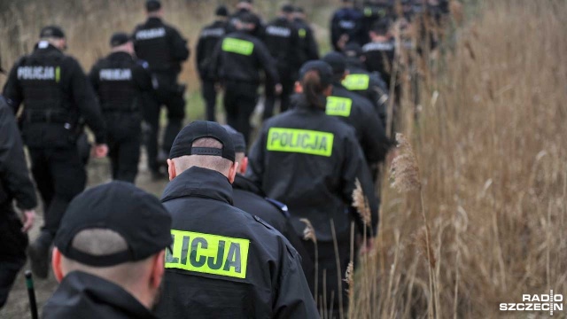 Śledztwo w sprawie porwania 10-letniej Mai z Wołczkowa przedłużone - informuje Gazeta Wyborcza. Prokuratura otrzymała z Anglii dokumentację medyczną Adriana M., który w ubiegłym roku porwał dziewczynkę. Nie zdradza jednak, co jest w jej treści - podaje dziennik.