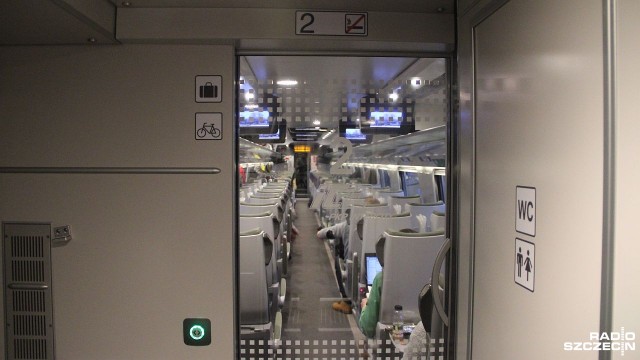 Zakaz rozmów przez telefon i głośnego odtwarzania muzyki - PKP Intercity wprowadza strefę ciszy w swoich pociągach.