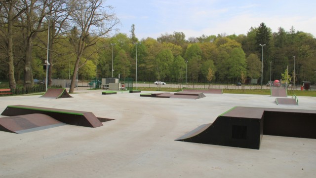 Od soboty, po zimowej przerwie, czynny będzie skatepark na szczecińskiej Arkonce. Rampy i inne urządzenia stanęły w miejscu, gdzie wcześniej było lodowisko.