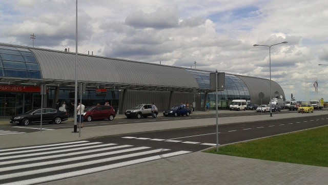 Trzy miesiące w areszcie spędzi mężczyzna oskarżony o wywołanie fałszywego alarmu na lotnisku w podwarszawskim Modlinie. Tak zadecydował w środę sąd w Nowym Dworze Mazowieckim.