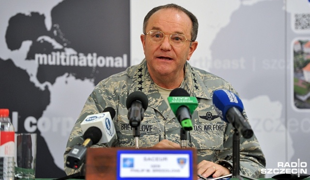Zagrożenie ze strony Rosji jest realne i NATO musi się przygotować do misji obronnej nad Bałtykiem - mówi dowódca sił Sojuszu Północnoatlantyckiego w Europie.