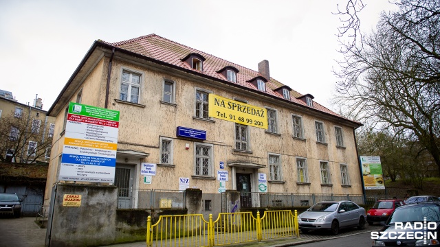 Przychodni przy ul. Słowackiego już nie będzie. Lekarze przeniosą się do szpitala przy ulicy św. Wojciecha w Szczecinie, a zabytkowa kamienica idzie pod młotek.