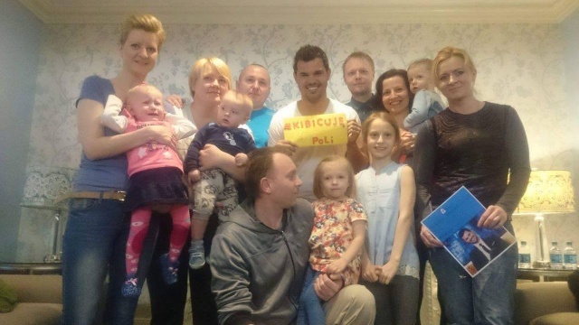 Taylor Lautner - aktor znany z roli wilkołaka Jacoba w filmie Zmierzch - odwiedził w USA chorego na siatkówczaka Piotrusia z Żórawi.