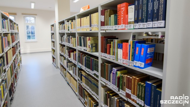 Filie bibliotek w których zatrudniona jest więcej niż jedna osoba, od kwietnia otwarte są do godziny 20, a nie jak dotąd do 18 czy 19.