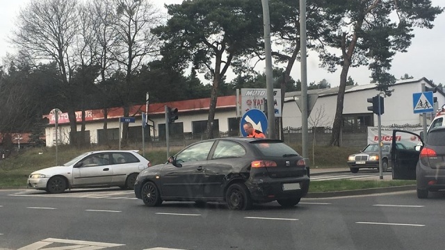 Na drodze w kierunku miasta zderzyło się pięć samochodów.