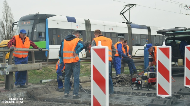 Rozpoczął się remont dylatacji na Moście Pionierów. Na czas remontu wyłączony jest jeden z trzech pasów ruchu. Obowiązuje też ograniczenie prędkości do 40kmh.