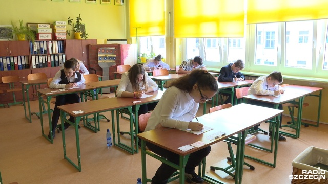 Na polskim trzeba było napisać ogłoszenie o spotkaniu ze znanym podróżnikiem, a na matematyce obliczyć objętość prostopadłościanu - m.in. takie zadania były na teście szóstoklasisty.