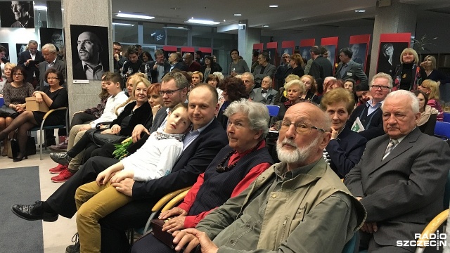 Kilkadziesiąt portretów znanych szczecinian, przedstawicieli różnych profesji złożyło się na wystawę fotograficzną Andrzeja Łazowskiego.