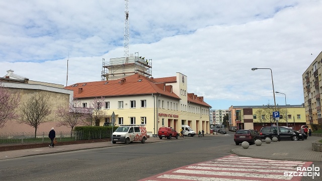 Przez krótką chwilę przypominała supermarket, po sygnałach od mieszkańców wykonawca poprawił jej wygląd. Kompleksowa modernizacja remizy Państwowej Straży Pożarnej w Choszcznie powoli dobiega końca.