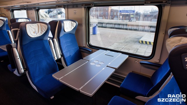 Od teraz, aby przejechać się pociągiem nie trzeba nawet wychodzić z domu. PKP Intercity na swojej stronie internetowej uruchomiło wirtualną wycieczkę po wnętrzach pociągów. Na razie możemy przejechać się składami Dart oraz kursującymi od niedawna do Szczecina pociągami Flirt.