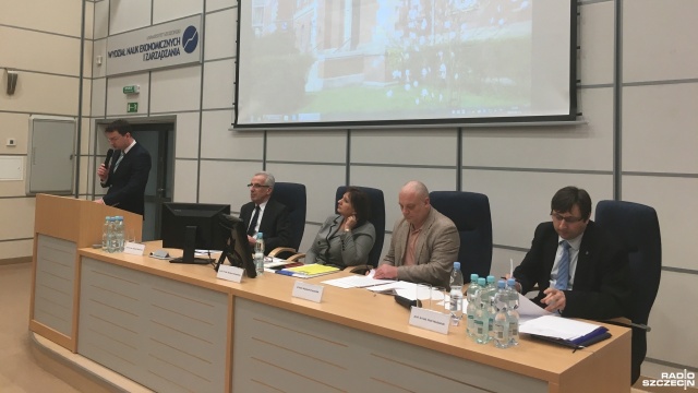 Jak podnieść poziom kształcenia na Uniwersytecie Szczecińskim To jedno z pytań na które musieli odpowiedzieć kandydaci na rektora uczelni. Na cztery dni przed wyborami nowego szefa największego Uniwersytetu w województwie odbyła się debata osób ubiegających się o to stanowisko.
