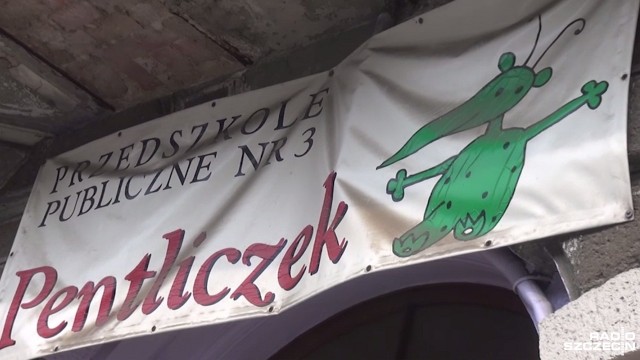 Zamiana ręczników z materiału na papierowe jednorazowego użytku oraz edukowanie rodziców na temat tego, co robić, gdy dziecko zachoruje - takie są zalecenia sanepidu po kontroli w przedszkolu Pentliczek przy ulicy Potulickiej w Szczecinie.