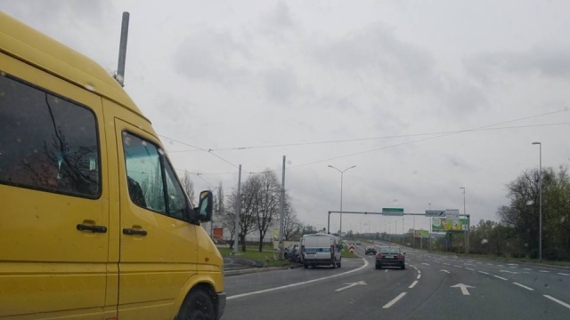 Kolizja na wysokości Basenu Górniczego w Szczecinie w stronę Prawobrzeża. Zderzyły się dwa samochody osobowe.
