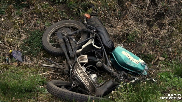 Po godzinie 17 mężczyzna jadący motorowerem wjechał w pociąg osobowy jadący ze Szczecina do Słupska.