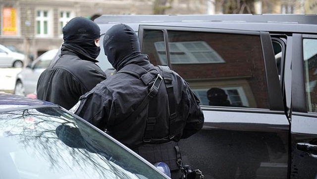 Funkcjonariusze Centralnego Biura Śledczego Policji w Alejach Ujazdowskich zatrzymali trzech mężczyzn poszukiwanych czerwoną notą Interpolu, dwóch obywateli Jordanii i Izraelczyka.