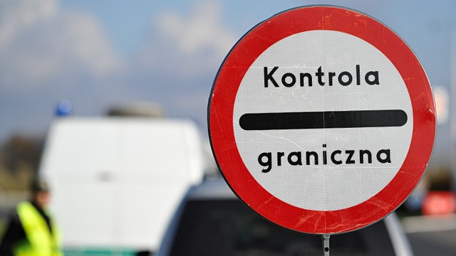 Będą kontrole na granicy polsko-niemieckiej. Punkty kontrolne Straży Granicznej pojawią się latem m.in. w świnoujskim i kołobrzeskim porcie oraz na lotnisku w Goleniowie. Obostrzenia wprowadza Ministerstwo Spraw Wewnętrznych i Administracji. Ma to związek ze szczytem NATO oraz wizytą papieża w Polsce podczas Światowych Dni Młodzieży.