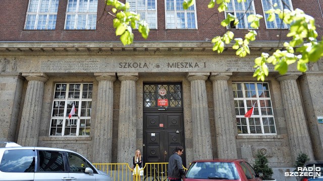 Historyczne fakty, ciekawostki i archiwalne zdjęcia znalazły się na portalu jubileuszowym szczecińskiego Pobożniaka. Z okazji 70-lecia II Liceum Ogólnokształcącego ruszyła strona, na której zebrano m.in. wspomnienia, statystyki i portrety dyrektorów jednej z najstarszych polskich szkół w powojennym Szczecinie.