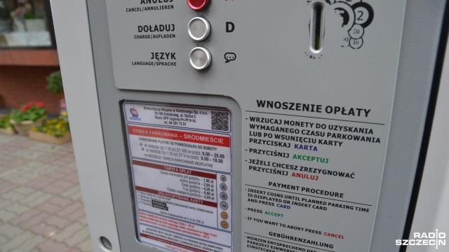 Płatne parkowanie w soboty nie jest zgodne z prawem w Augustowie, ale w Kołobrzegu już tak. Tak przynajmniej twierdzą władze nadmorskiego kurortu.