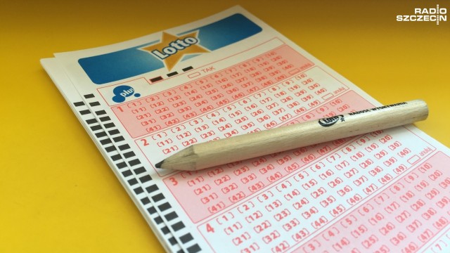 40 milionów złotych czeka na zwycięzcę czwartkowej kumulacji w Lotto. Jeżeli będzie tylko jedno trafienie szóstki, właściciel szczęśliwego kuponu trafi na szczyt listy najwyższych wygranych.
