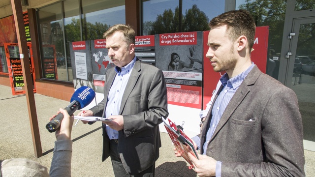Sojusz Lewicy Demokratycznej chce referendum w sprawie aborcji. Żeby tak się stało, członkowie partii muszą pod wnioskiem zebrać w całym kraju pół miliona podpisów.