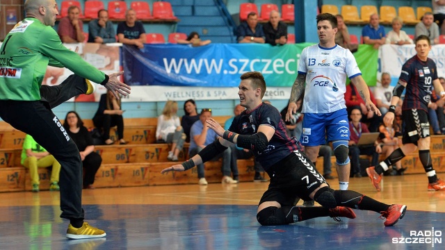 Piłkarze ręczni Pogoni porażką zakończyli zmagania w fazie play-out Superligi. Szczecinianie dość nieoczekiwanie przegrali ze zdegradowaną już Stalą Mielec 27:30 choć do przerwy prowadzili 15:14.