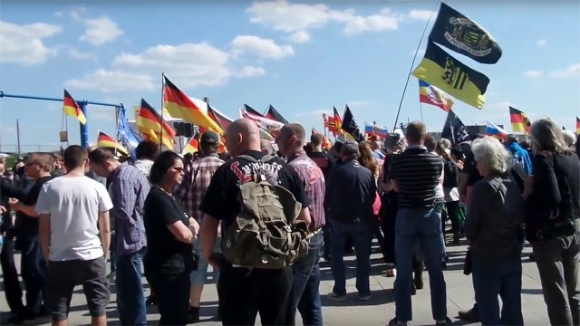 Merkel musi odejść, Uchodźcy nie są mile widziani - pod takimi hasłami demonstrowali w niedzielę w Berlinie przeciwnicy rządu. Ale to nie jedyny marsz, który odbył się w stolicy Niemiec.