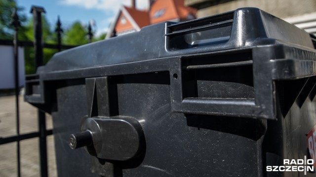 Sprawę znalezionych w osiedlowym śmietniku dokumentów medycznych bada kołobrzeska policja. Karton zawierający m. in. karty pacjentów wrzucono do kontenera przy ulicy Czarnieckiego.