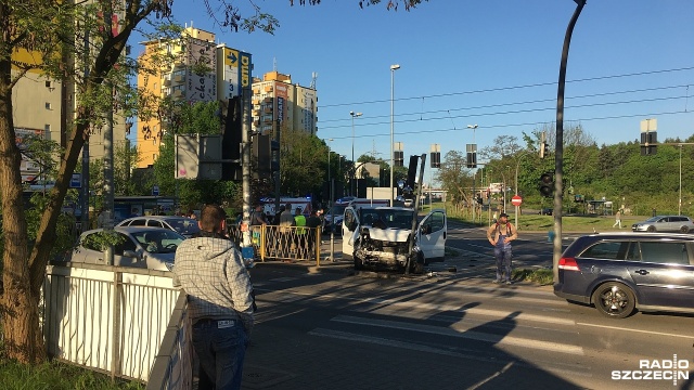 Trwamwaje ruszyły. Drogowcy usunęli skutki wypadku przy placu Szyrockiego w Szczecinie.