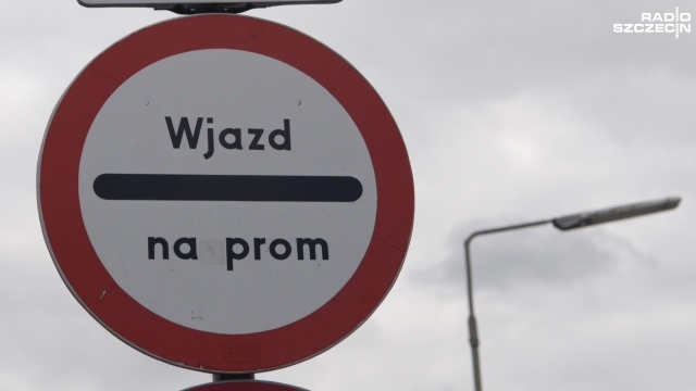 Około godziny muszą czekać na prom kierowcy opuszczający w środę po południu Świnoujście przez karsiborską przeprawę.