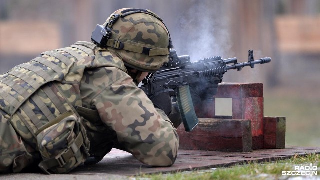 Polacy obawiają się Rosji i chcą powrotu poboru do wojska - tak wynika z sondażu przeprowadzonego dla Dziennika Gazety Prawnej.