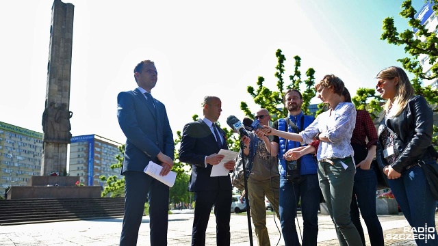 PiS chce pogodzić zwolenników i przeciwników usunięcia Pomnika Wdzięczności dla Armii Czerwonej. Radni partii proponują aby w częściach trafił do Centrum Dialogu Przełomy albo na Cmentarz Centralny.