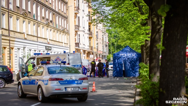 83-letnia kobieta zginęła pod kołami samochodu w centrum Szczecina. Do wypadku doszło w sobotę przed godz. 8 w alei Jana Pawła II.