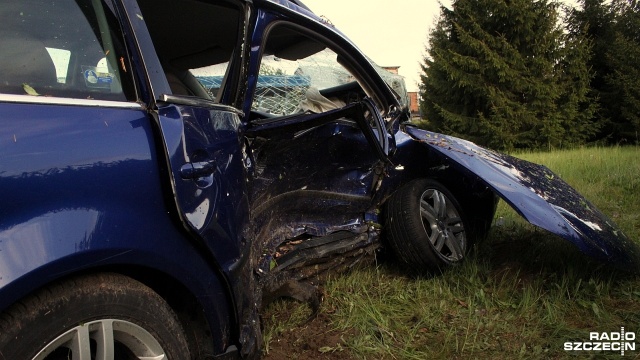 Dwoje dzieci przetransportowano śmigłowcem do szpitala w Koszalinie po wypadku na krajowej szóstce w Ramlewie niedaleko Kołobrzegu.