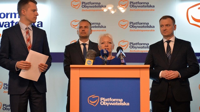 Posłowie PiS ze Szczecina głosują przeciwko swojemu regionowi w sprawach rozwoju portów i dokończenia drogi S3 - twierdzi opozycja z PO, posłowie Sławomir Nitras i Arkadiusz Marchewka. - To bełkot, obudzili się z ręką w nocniku po tym, jak przez osiem lat demolowali branżę morską - odpowiada Krzysztof Zaremba z PiS.
