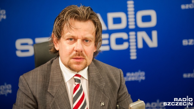 Radni pochwalający wulgarne słowa, brak opinii wydziału prawa Uniwersytetu Szczecińskiego o Trybunale Konstytucyjnym i ewentualny brak stanowiska ws. TK w radzie miasta to wina tkanki genotypicznej Szczecina - tak stwierdził w Rozmowach pod krawatem poseł.Nowoczesnej ze Szczecina.