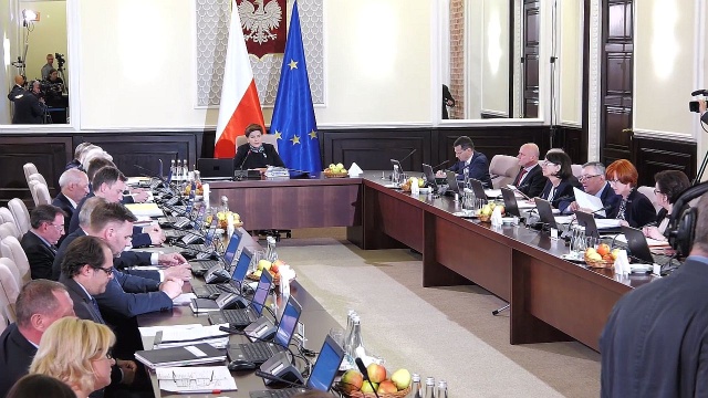 Beata Szydło i ministrowie jej rządu we wtorek podsumowali sześć miesięcy działalności. Goście audycji Radio Szczecin na wieczór dokonali oceny rady ministrów.