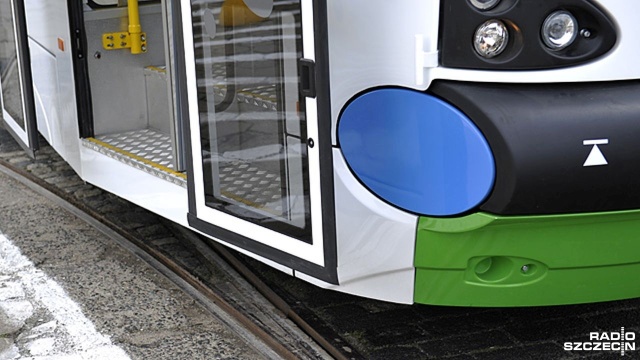 Tramwajowa jedenastka zepsuła się na ul. Firlika, w kierunku stoczni, w Szczecinie. Do awarii doszło w poniedziałek po południu.