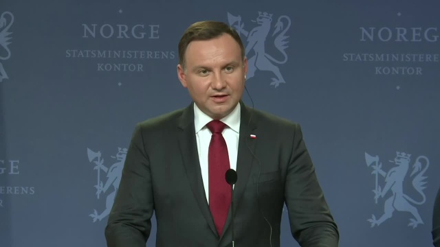 Liczę na to, że spór o Trybunał Konstytucyjny uda się rozwiązać tam gdzie się zaczął, czyli w polskim parlamencie - mówił w poniedziałek prezydent Andrzej Duda pytany o ewentualne stanowisko i ultimatum Komisji Europejskiej w sprawie polskiej praworządności.
