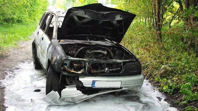 20-letni mężczyzna na niestrzeżonym parkingu przy ulicy Leśników w Drawnie upatrzył sobie golfa. Otworzył drzwi samochodu, ale nie potrafił uruchomić silnika. Postanowił ukraść inne auto...