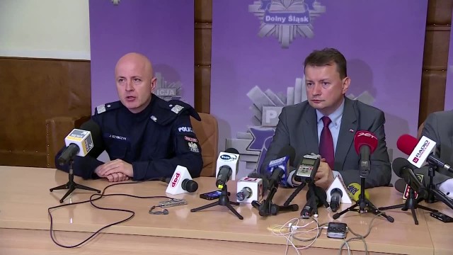 Bombiarz z Wrocławia już w rękach policji. To 22-letni Polak, student III roku - poinformował szef policji na wieczornej konferencji prasowej.