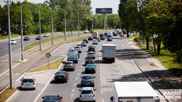 Na ulicy Gdańskiej tworzy się korek. Sznur aut ma około 2 kilometrów. Samochody stoją na odcinku pomiędzy Mostem Pionierów a zjazdem z Estakady Pomorskiej.
