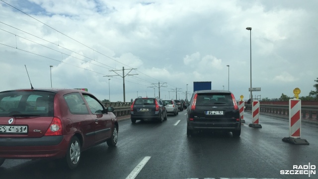 Przed remontowanym Mostem Pionierów korek na Gdańskiej sięga już czterech kilometrów.