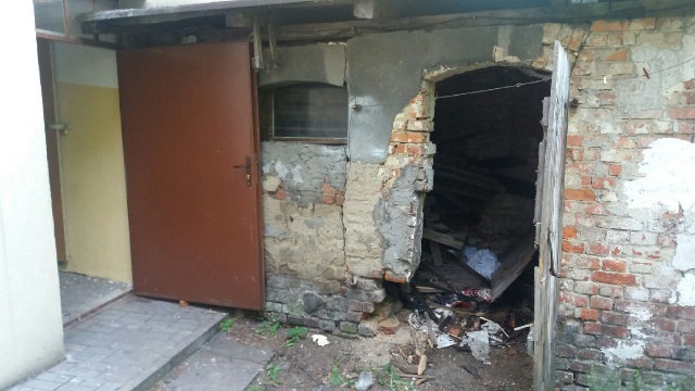 Ciało mężczyzny znaleziono w komórce w centrum Koszalina. Prawdopodobnie leżało tam od miesiąca.