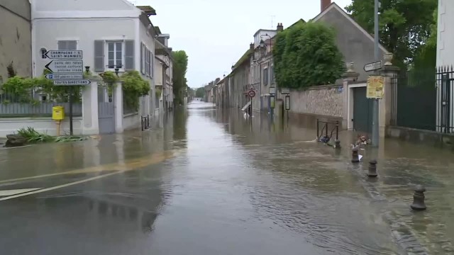 Francja zmaga się z powodziami. Stan Sekwany jest tak wysoki, że służby rozważają ewakuację Pałacu Elizejskiego.