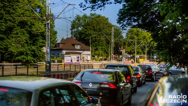 Ruszyła przebudowa skrzyżowania ul. Żołnierskiej z Wernyhory i Reduty Ordona w Szczecinie. Prace przeprowadzi firma ZUE z Krakowa. Finałem modernizacji będzie rondo o średnicy 20 metrów.